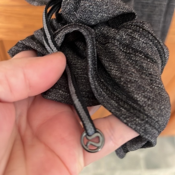 LULULEMON Tank Top BACK ON TRACK RUNNING LAYERED BUILT IN BRA black grey sz 4 - Picture 4 of 7